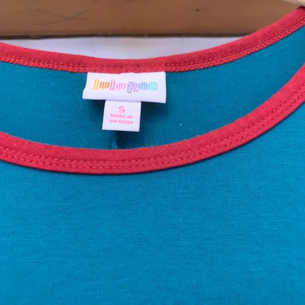Lula roe carly
Small 
Teal and red - Picture 3 of 3